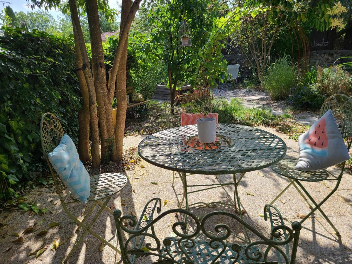 Chez Nous Dans Notre Petit Jardin Homestay